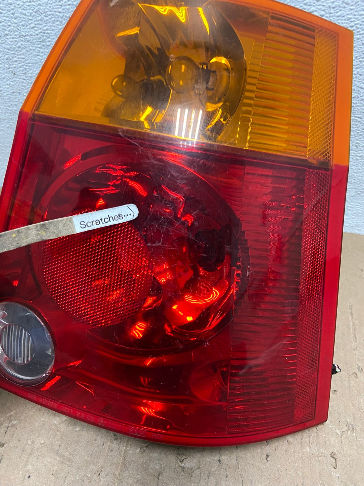 2004 to 2006 Chrysler Pacifica Right Passenger Rh Side Tail Light AD8051 LK3
