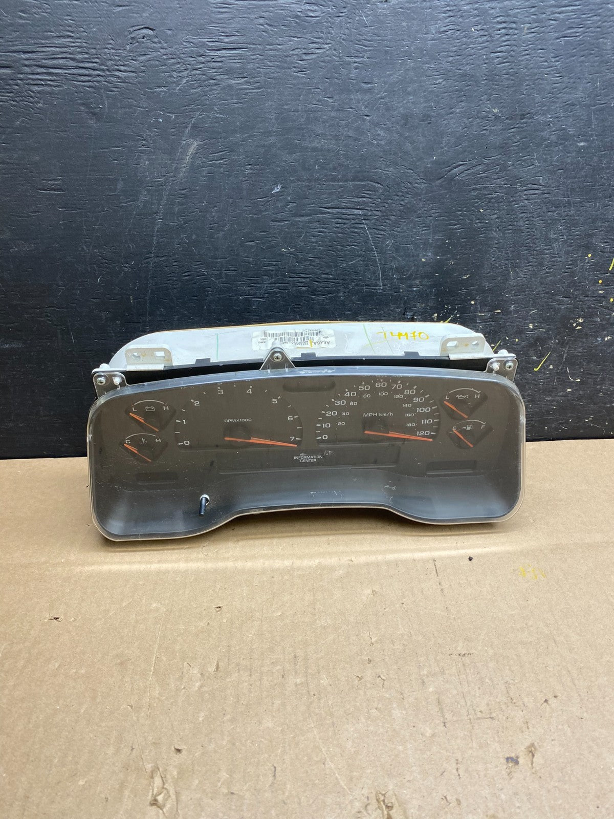 2004 Dodge Dakota Instrument Speedometer Gauge Cluster OEM T4470 DG0