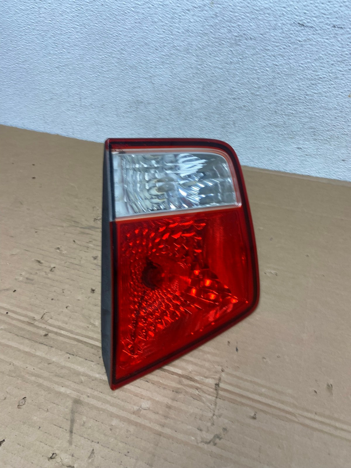2009 2010 2011 Kia Borrego Right Passenger RH Side Inner Tail Light AD4203 LK2