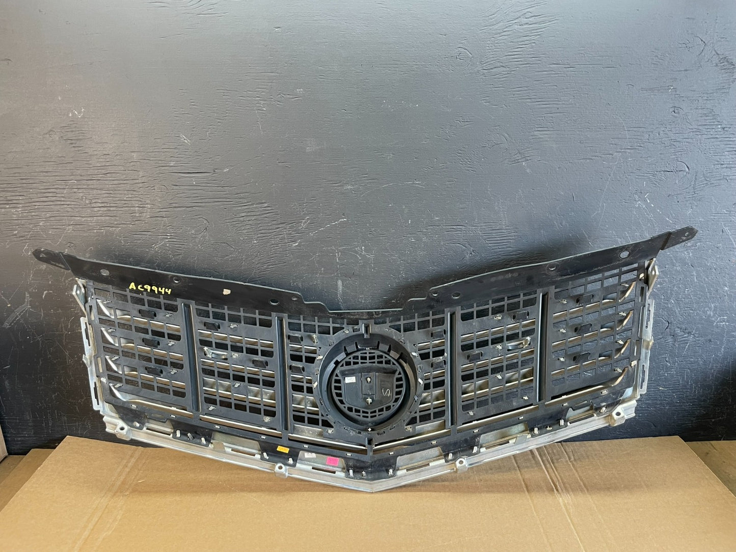 2013 to 2016 Cadillac SRX Front Upper Grille Grill AC9944 DW3