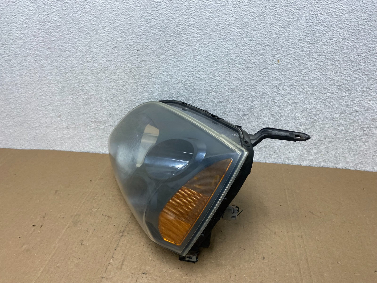 2004 to 2009 Mitsubishi Galant Left Driver LH Headlight Halogen AC5734 DW1