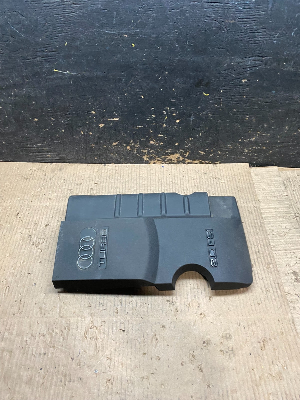 2005 to 2008 Audi  A4 2.0L FSI Engine Cover  Garnish Oem w6207 DG2