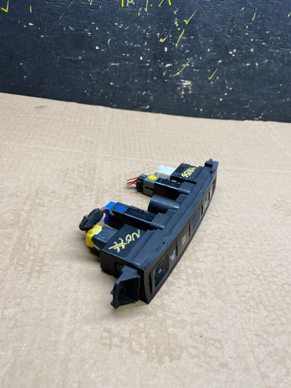 2006 - 2012 Kia Sedona Entourage Front Heated Seat Switch ESC OFF Y8155 DG1