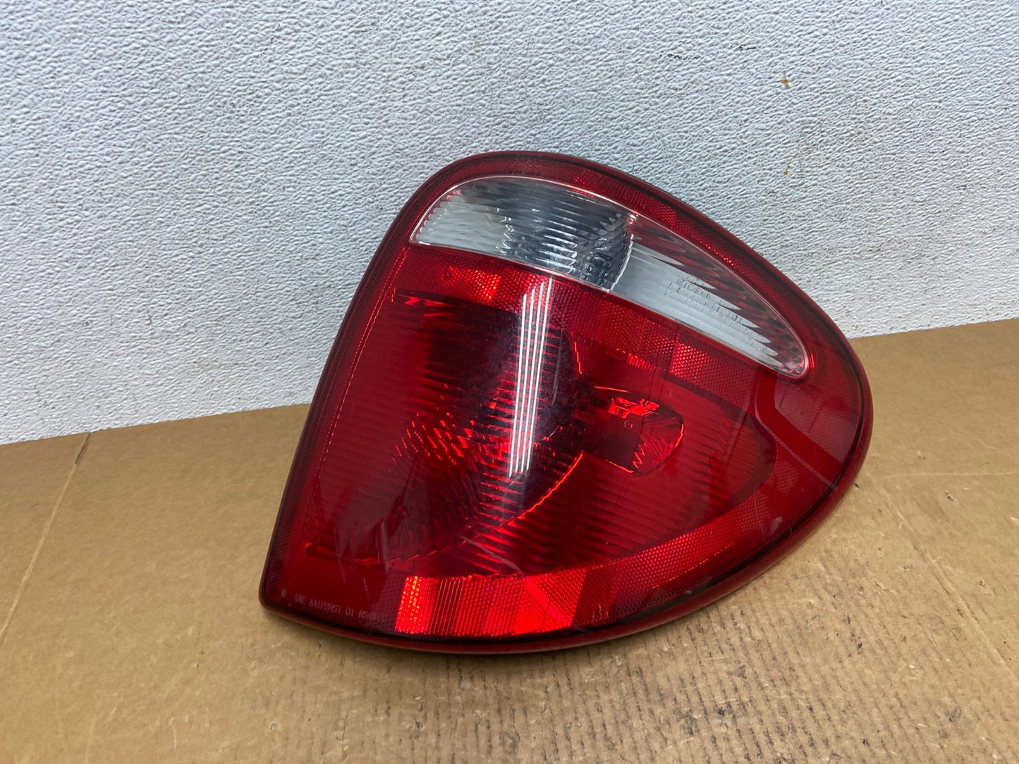 2004 - 2007 Dodge Grand Caravan Right Passenger Side Tail Light AE0316 LK0