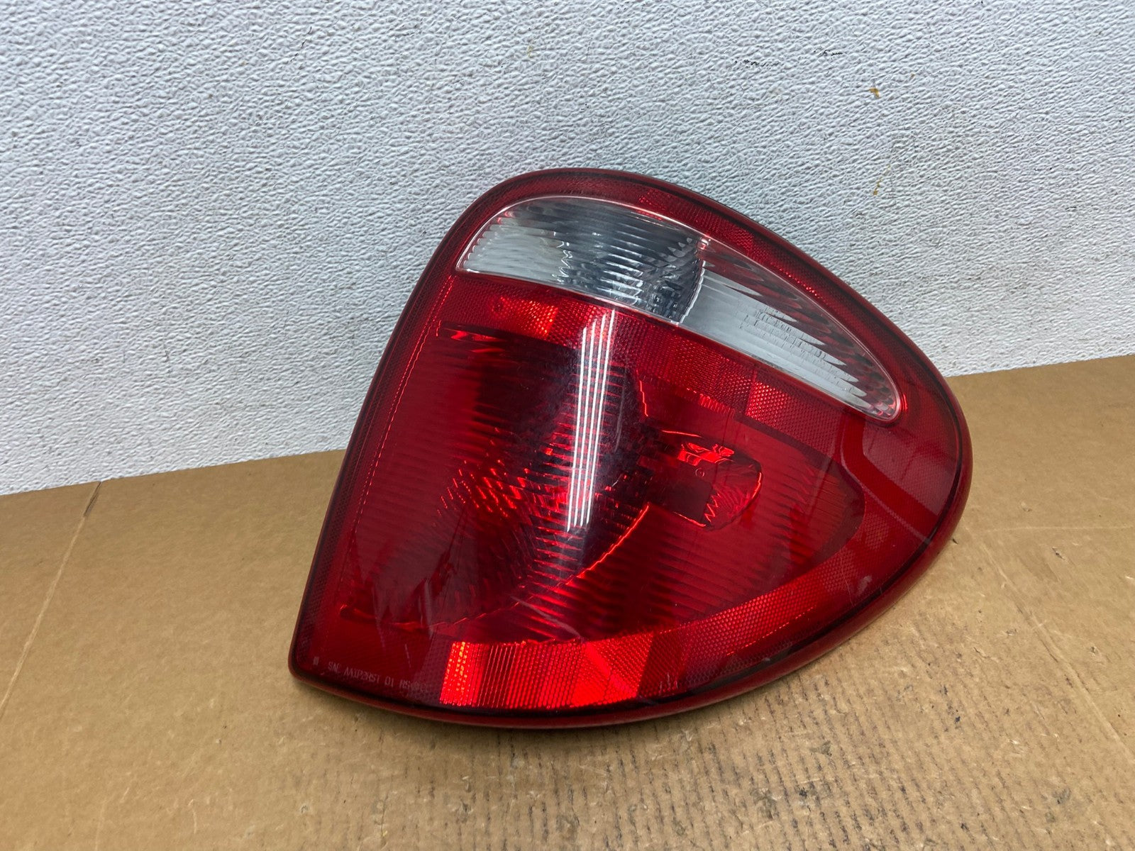 2004 - 2007 Dodge Grand Caravan Right Passenger Side Tail Light AE0316 LK0