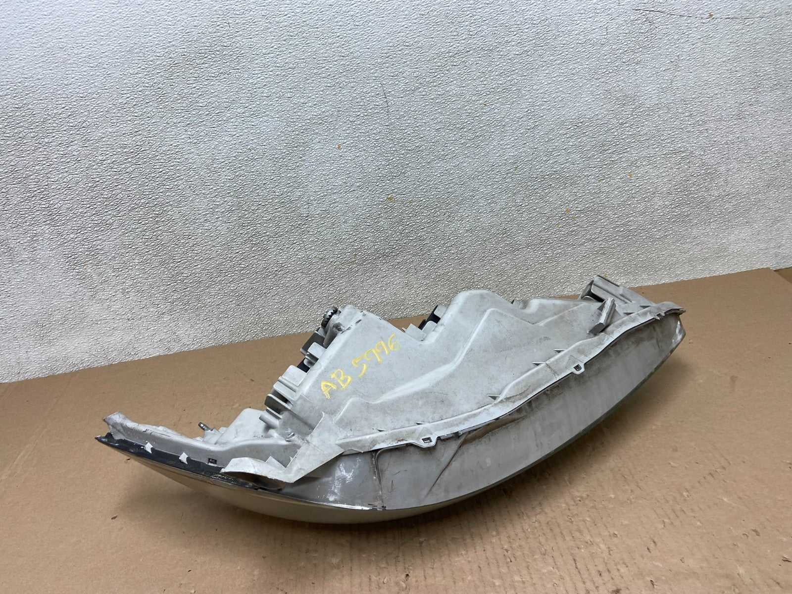 2005 to 2006 Toyota Camry Left Driver LH Halogen Headlight AB5996 DW7