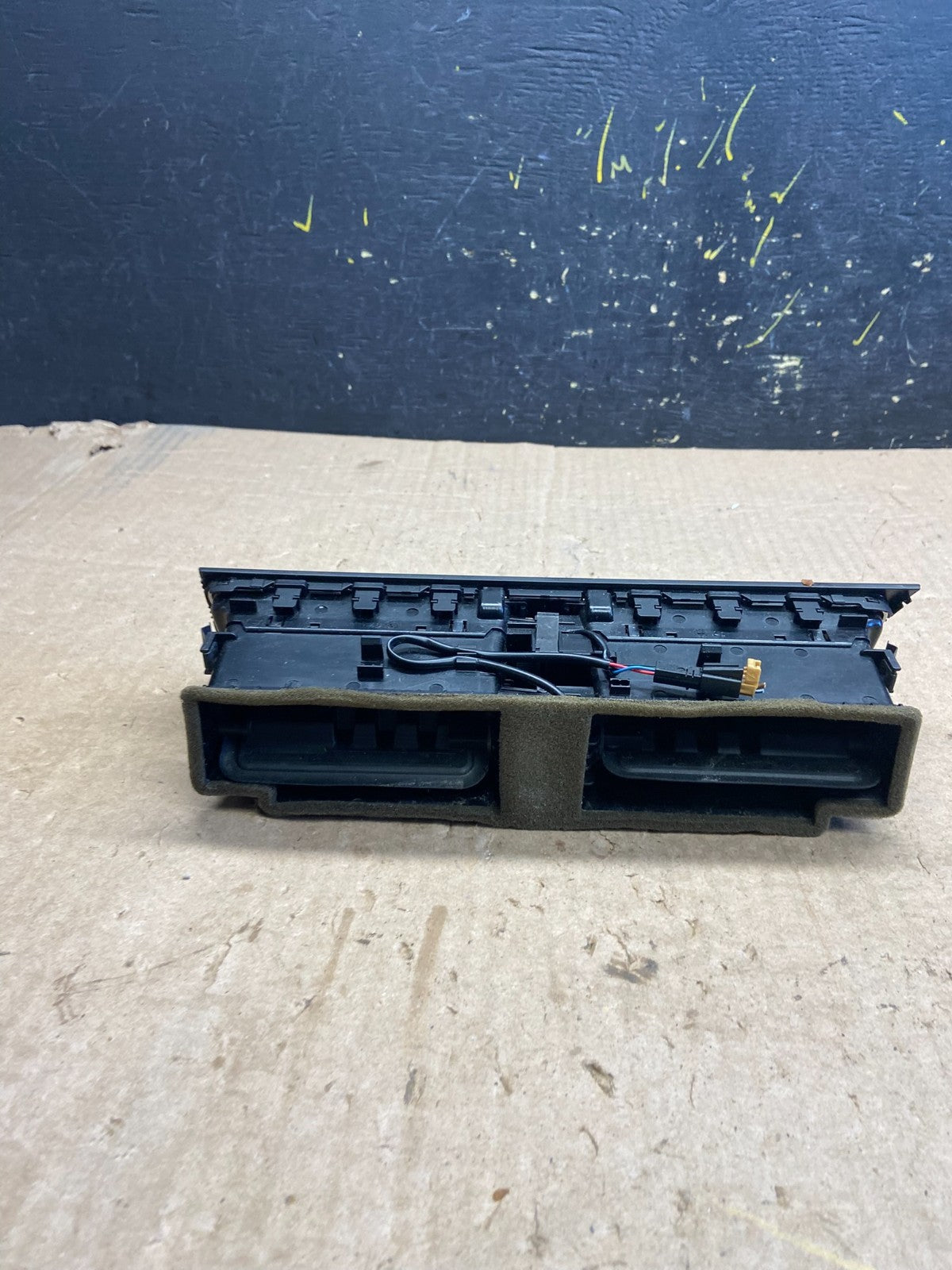 2009 to 2012 Audi A4 Center Dashboard Air Vent OEM Z1652 DG3