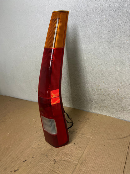 2002 - 2004 Honda Crv Cr-v Right Passenger Rh Side Tail Light AI8047 LK1