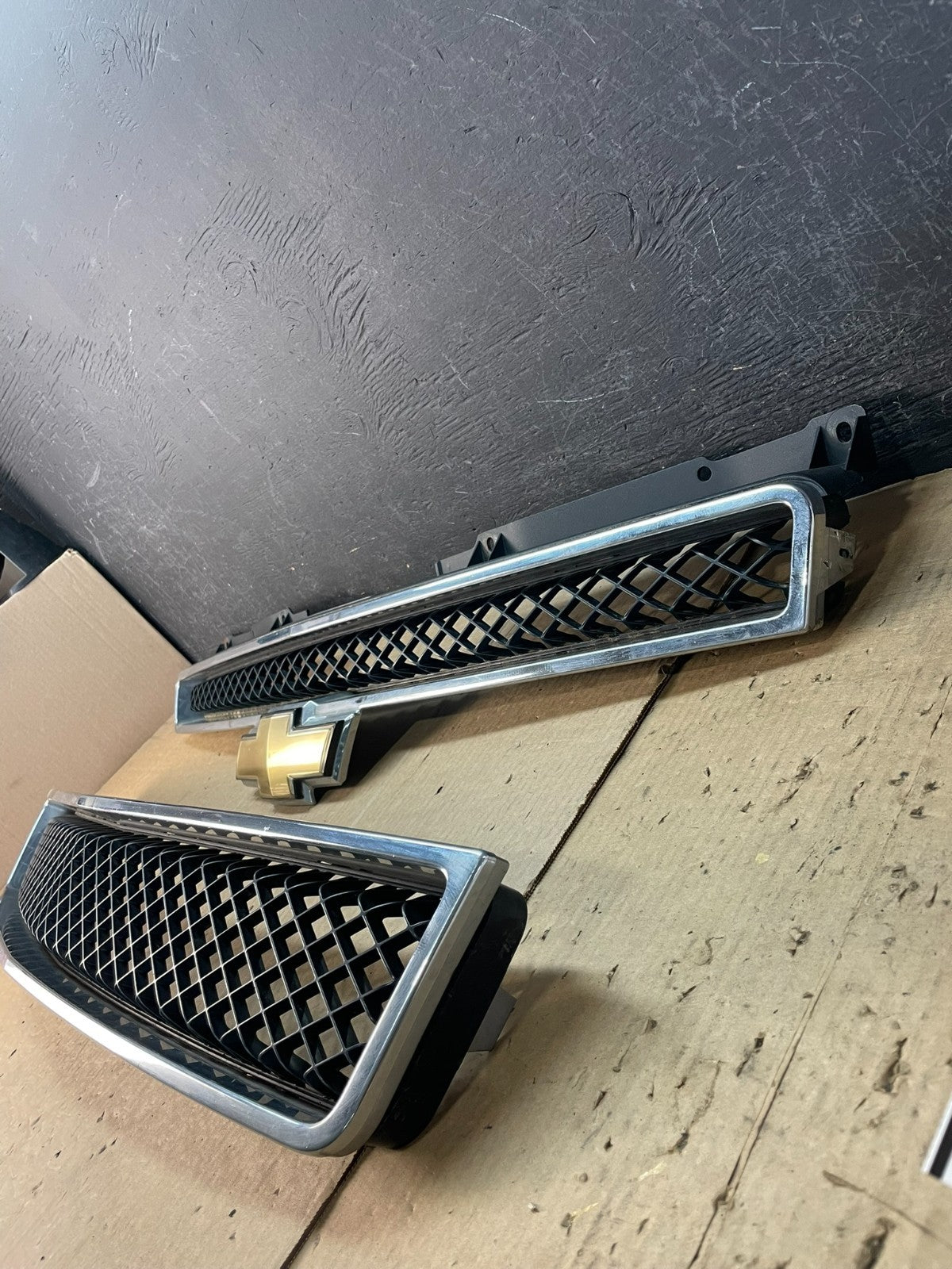 2007 to 2014 Chevrolet Tahoe Suburban Lower Upper Grill Grille Set AD5525 DG1