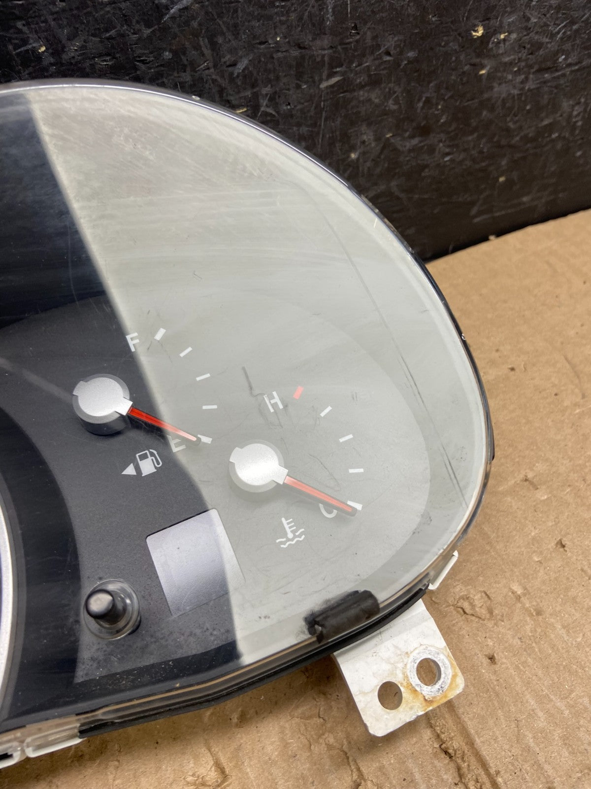 2006 to 2007 Kia Sedona Speedometer Cluster Gauge AF1633 DG3