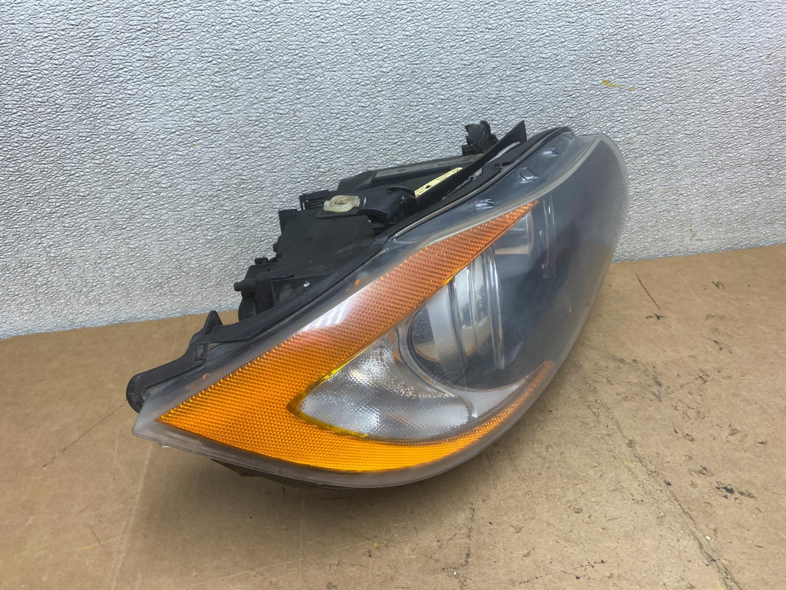Xenon HID AFS 2006 to 2008 BMW 3 Series Headlight Right Passenger Side OEM X67302