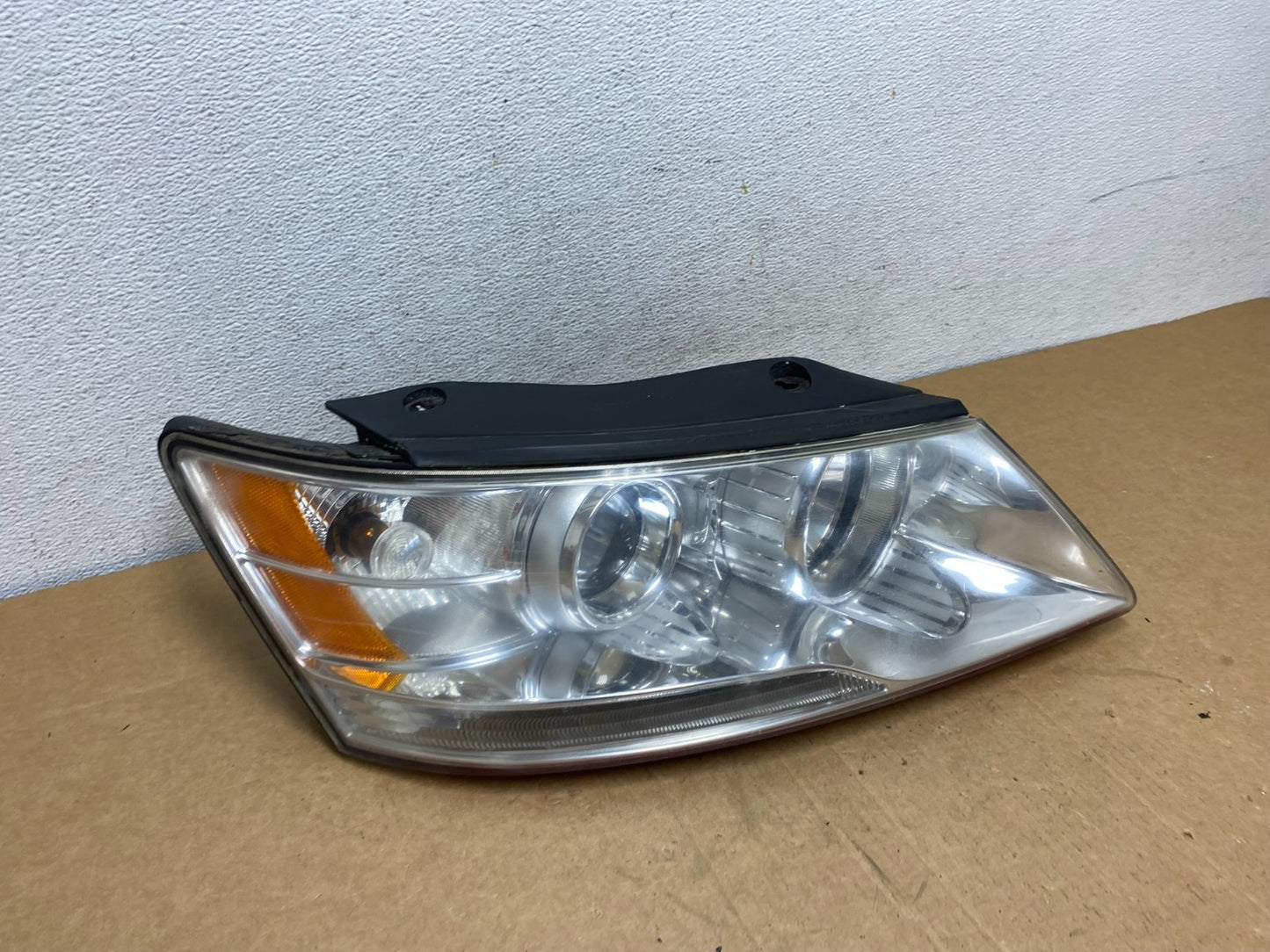 2009 to 2010 Hyundai Sonata Right Passenger RH Side Headlight Halogen AD6044 DW2