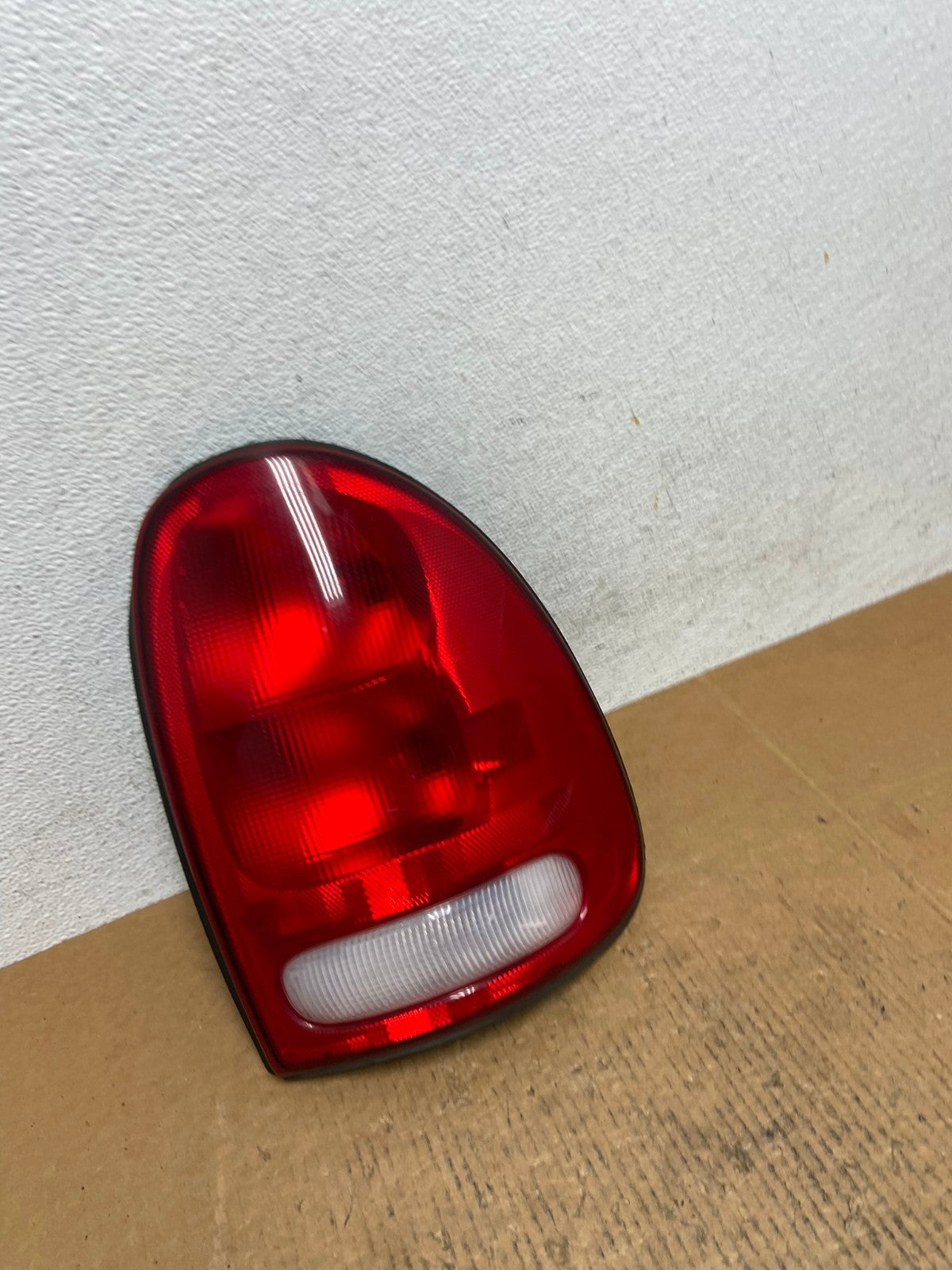 1998 to 2003 Dodge Durango Tail Light Right Passenger RH Side AE0650 LK2