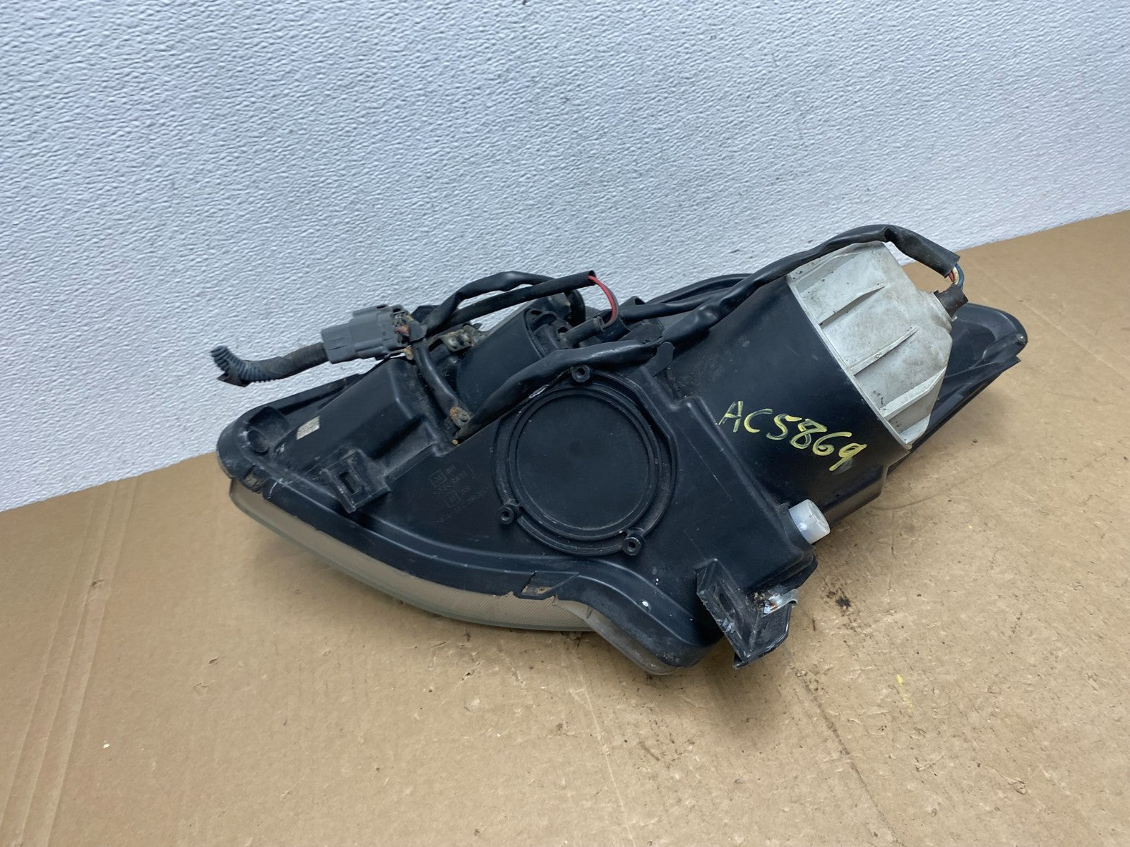 2004 2005 2006 Nissan Maxima Right Passenger Side Headlight Halogen AC5869 DW6