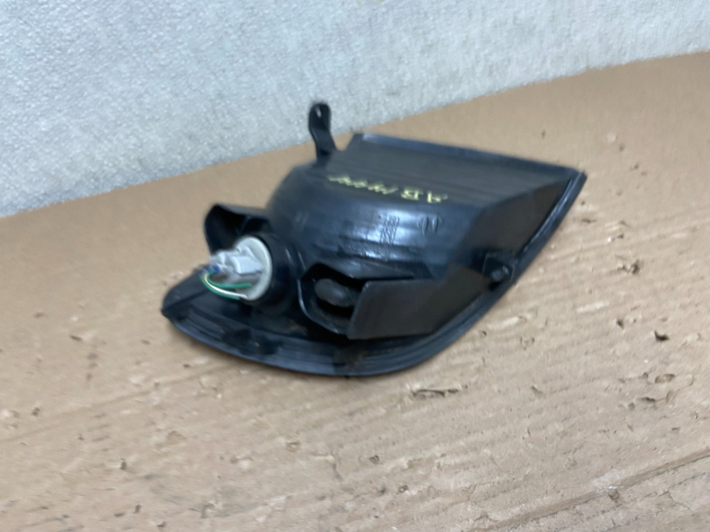 2001 to 2003 Toyota Sienna Turn Signal Left Driver LH Lamp AB1444 DW6