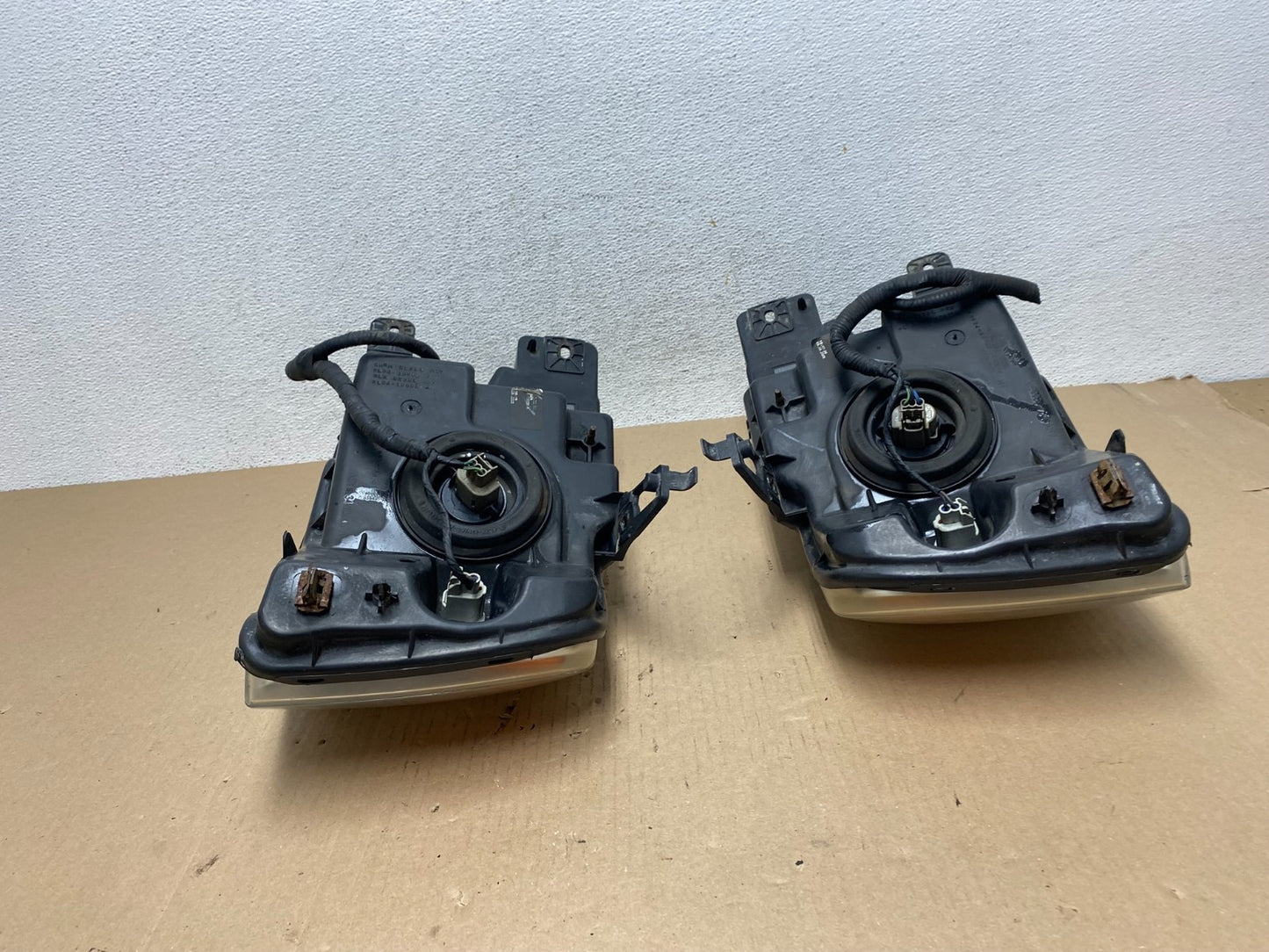 2004 to 2008 Ford F-150 F150 Left+Right Halogen Headlights AE7222 DW9