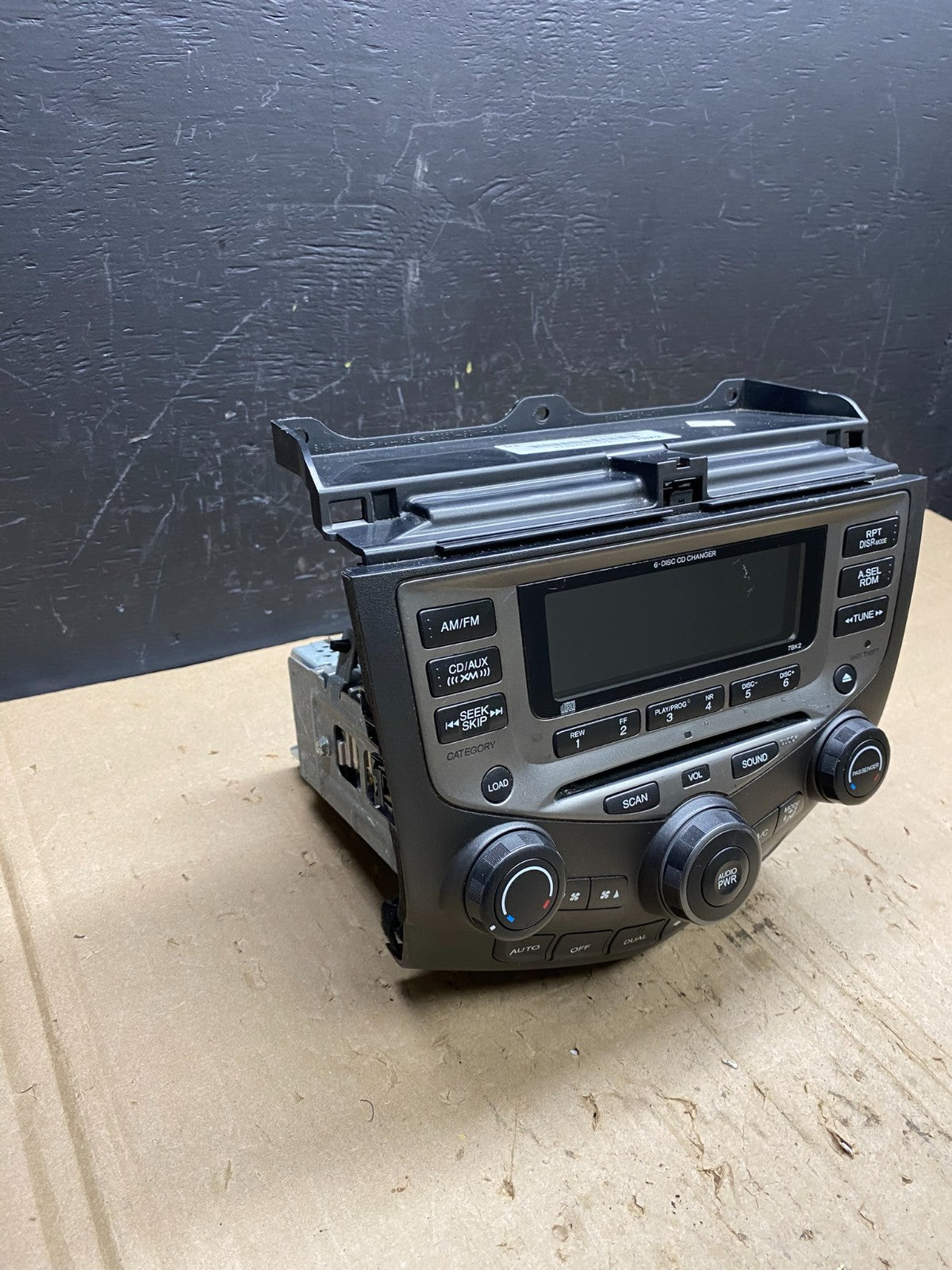 2003 to 2007 Honda Accord Radio CD Player Climate Control Switch AB9095 DG2
