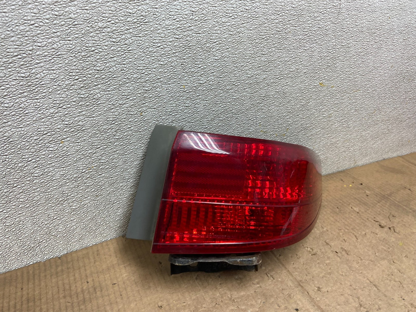 2005 Honda Accord Right Passenger Rh Side Tail Light Oem AA7019 LK2