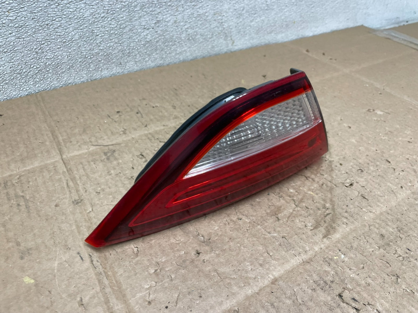 2015 to 2017 Chrysler 200 Sedan Left Driver Side Inner Tail Light Oem Y8918 DW2