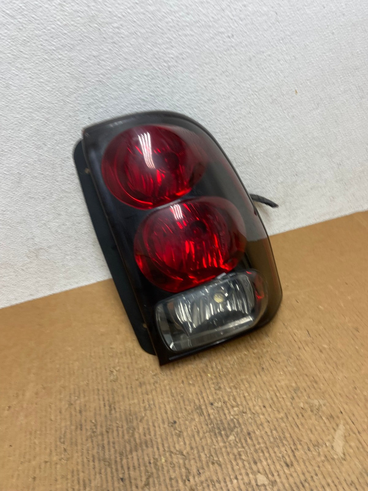 2002 to 2009 Chevrolet Trailblazer Right Passenger Rh Tail Light AE1541 LK2