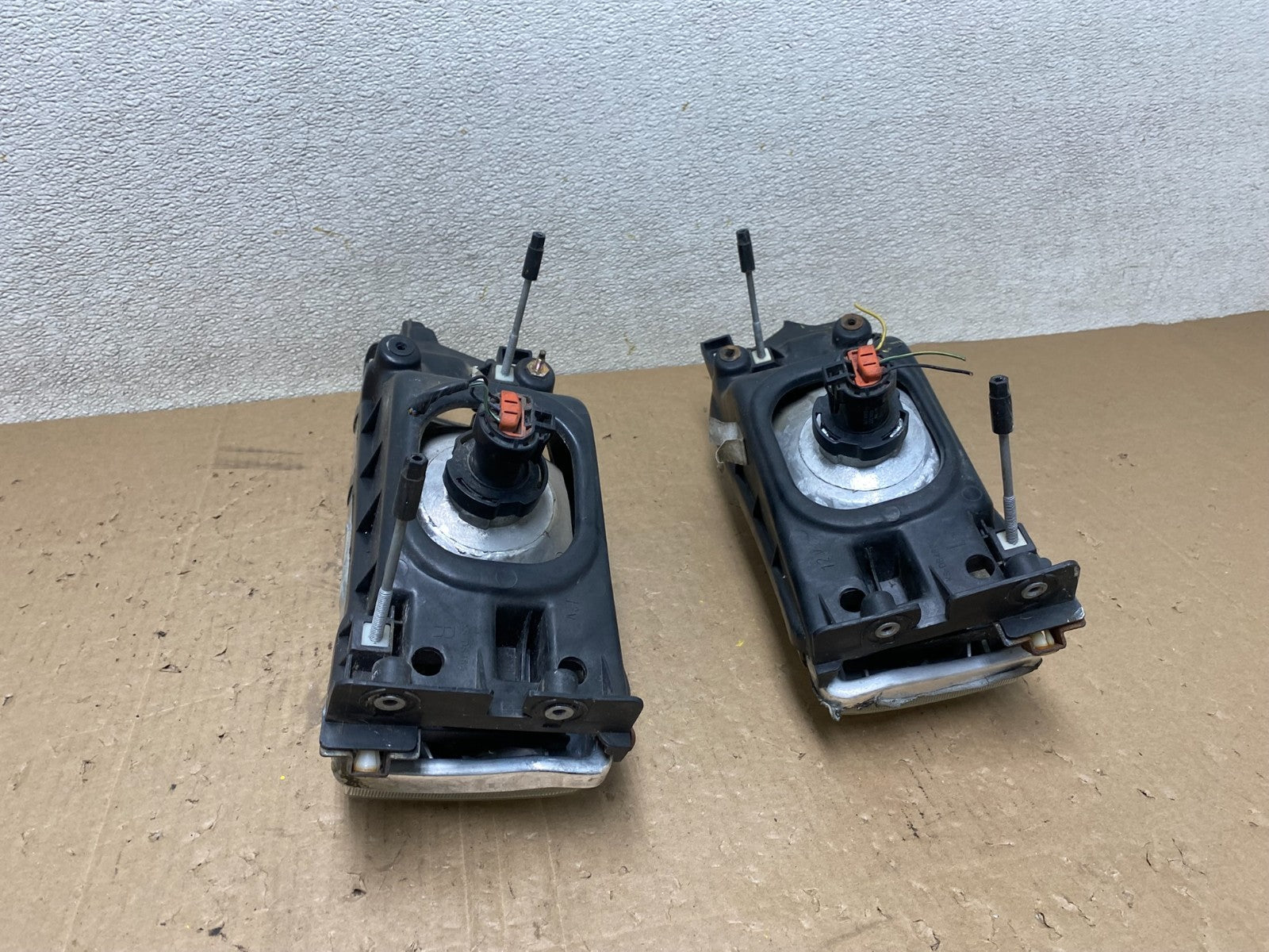 1997 - 1999 Nissan Maxima Left+Right Side Headlights Halogen OEM U0459 DW12