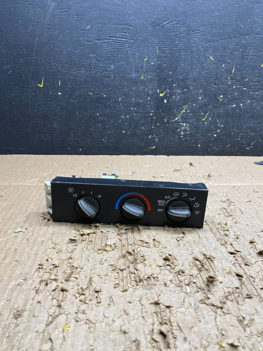 2001 - 2007 GMC Chevrolet Astro Express Climate Control A/C V7592 DG0