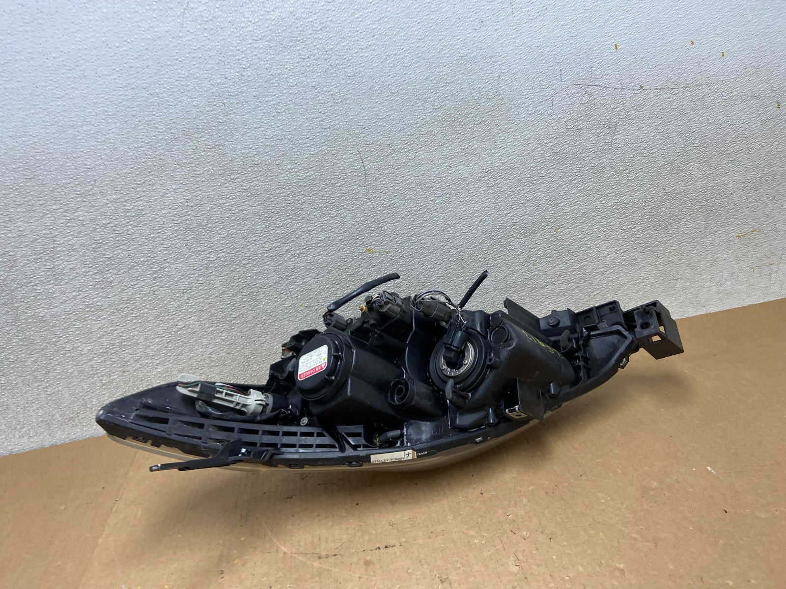 2008 2009 2010 Mazda 5 Right Passenger RH Black Xenon Headlight Z6913 DW5