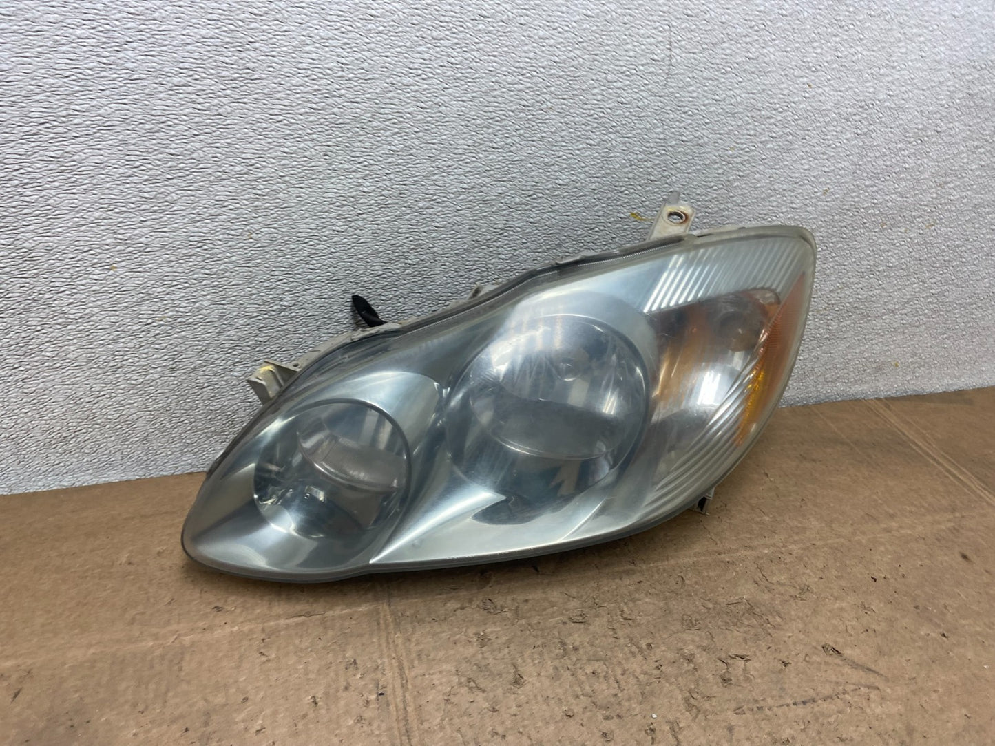 2003 to 2004 Toyota Corolla Left Driver LH side Headlight Oem Y7072 DW2