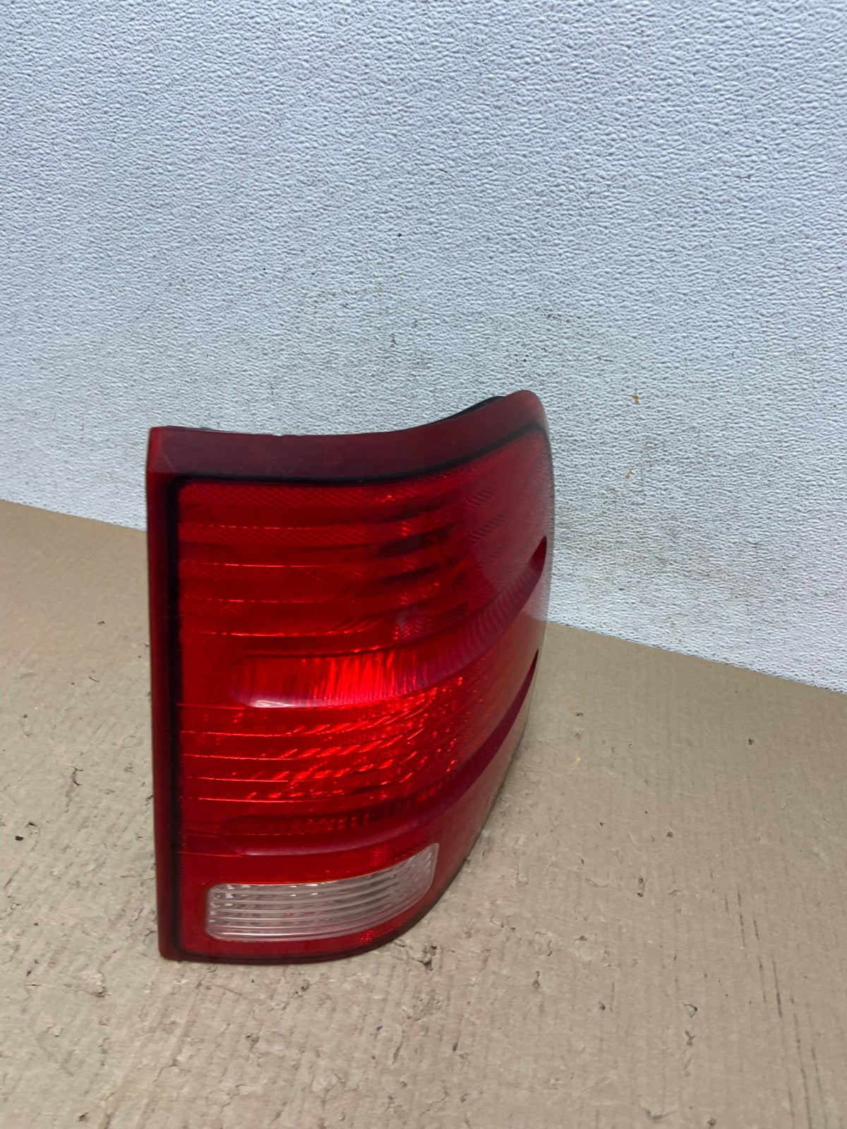 2002 to 2005 Ford Explorer Right Passenger Rh Side Tail light AE9831 LK2