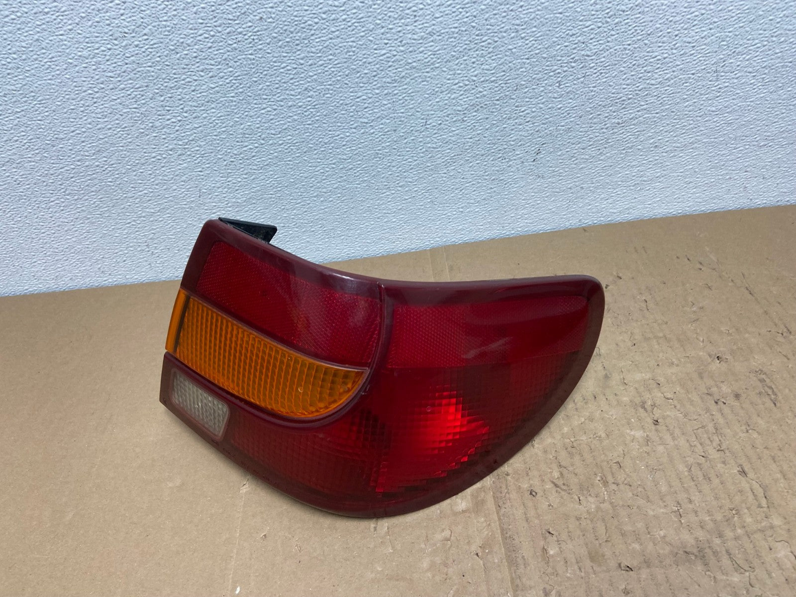2000-2002 Saturn SL S-Series Right Passenger RH Side Tail Light OEM AB8005 LK1