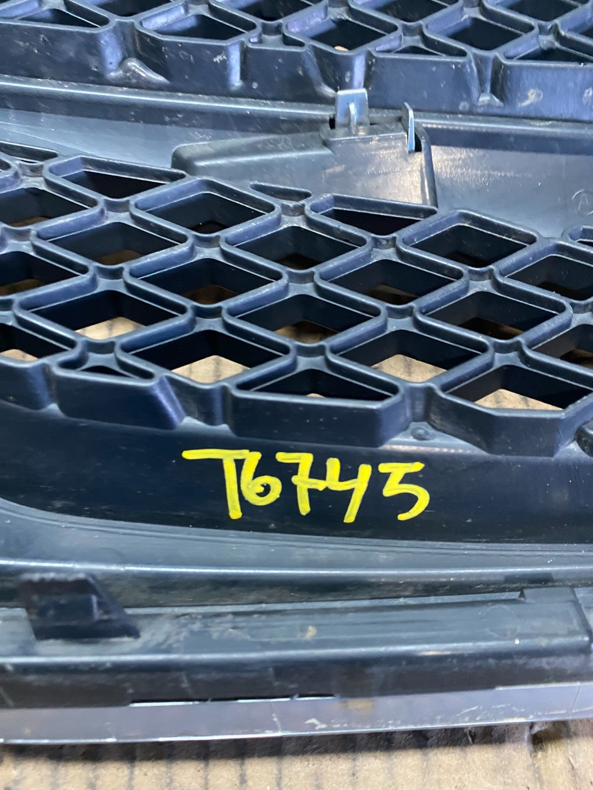 2010 to 2012 Subaru Legacy Outback Wagon Front Grill Grille T6745 DG9