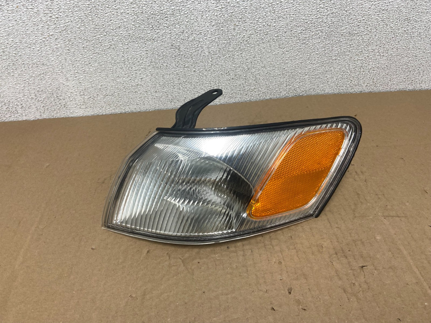 1997 1998 1999 Toyota Camry Left Driver LH Turn Signal AB6159 DW0