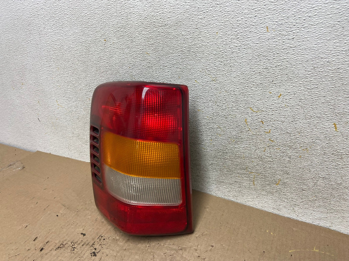 1999 - 2004 Jeep Grand Cherokee WJ Left Driver Lh Tail Light AH6035 LK2