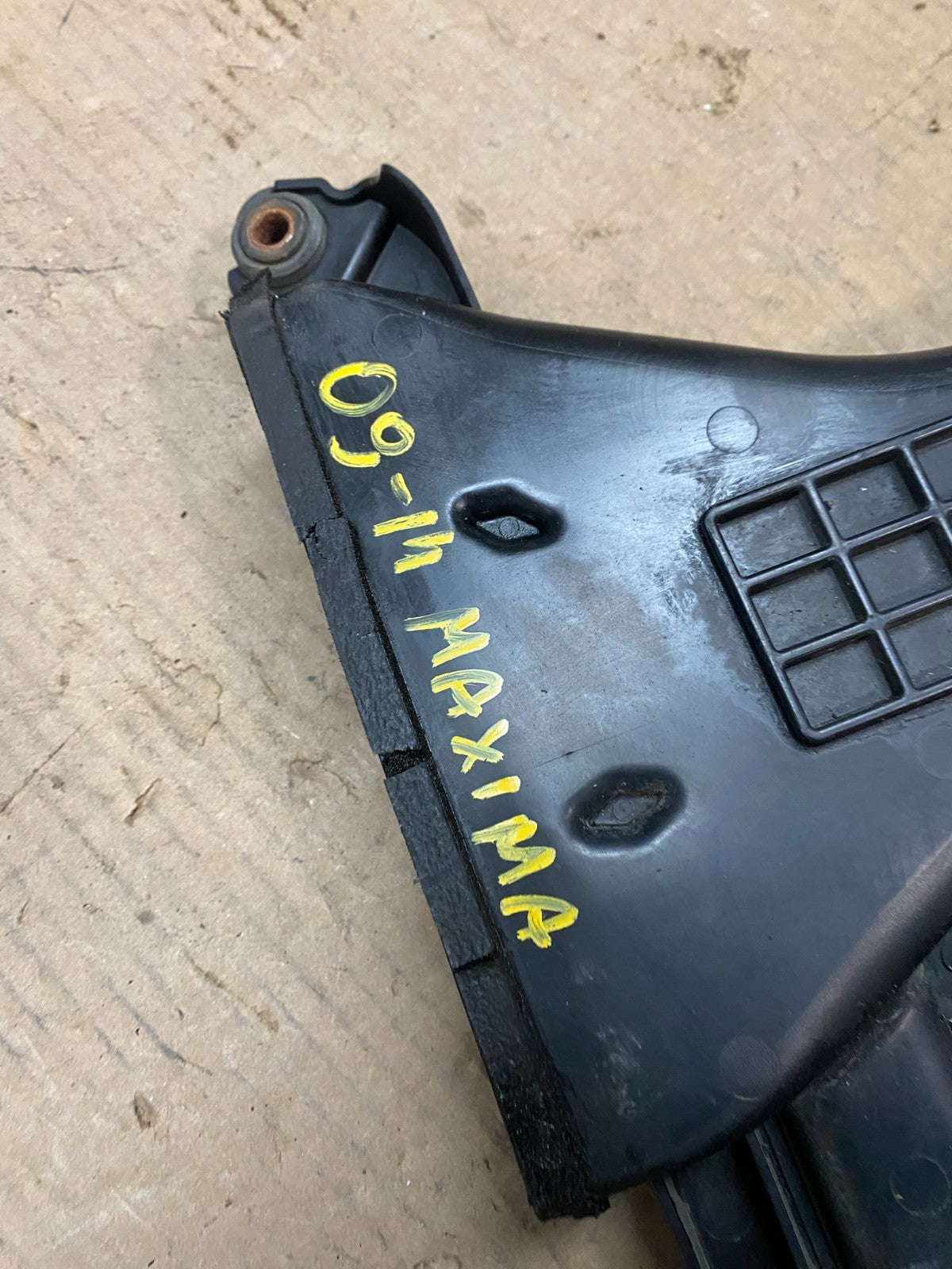 2009 to 2014 Nissan Maxima Upper Air Intake Duct u7732 DG8