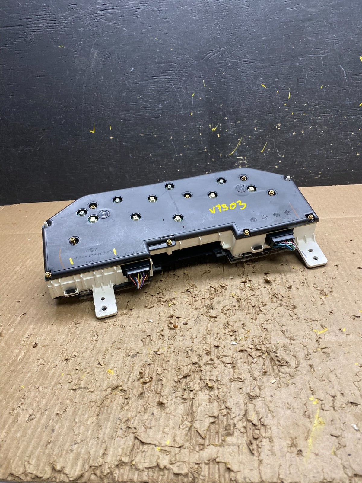 2002 Ford Explorer Speedometer Cluster Gauge OEM V7503 DG6