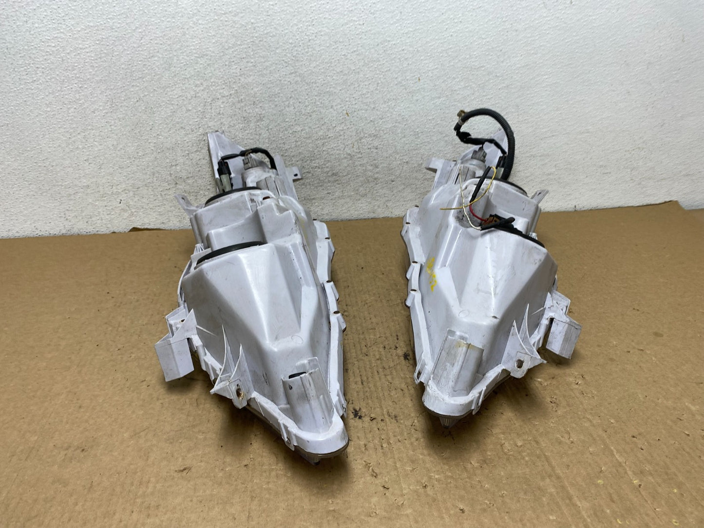 2010 - 2011 Toyota Camry Left+Right Halogen Headlights AG2452 DW10