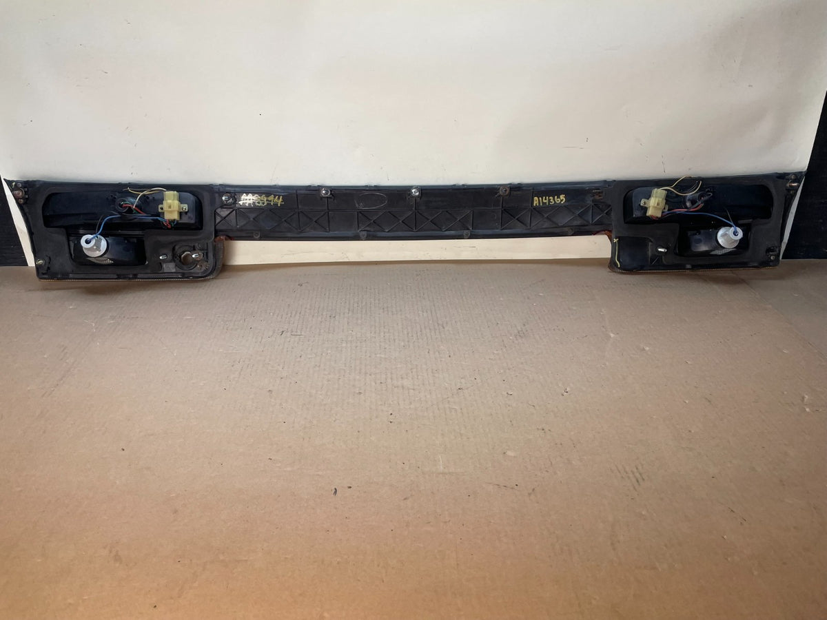 1995 to 1996 Subaru Legacy Wagon Trunk Mounted Center Tail Light Panel AI4365 DG6