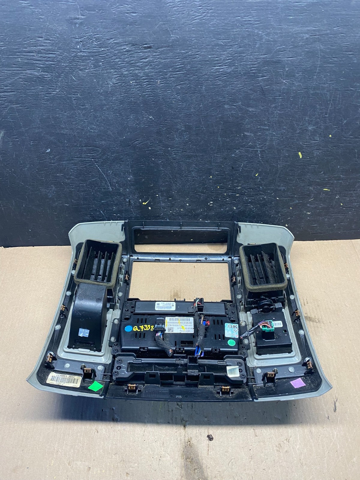 2009 to 2012 Dodge Ram 1500 Center Dash Radio Screen Climate Panel Q7338 DG5