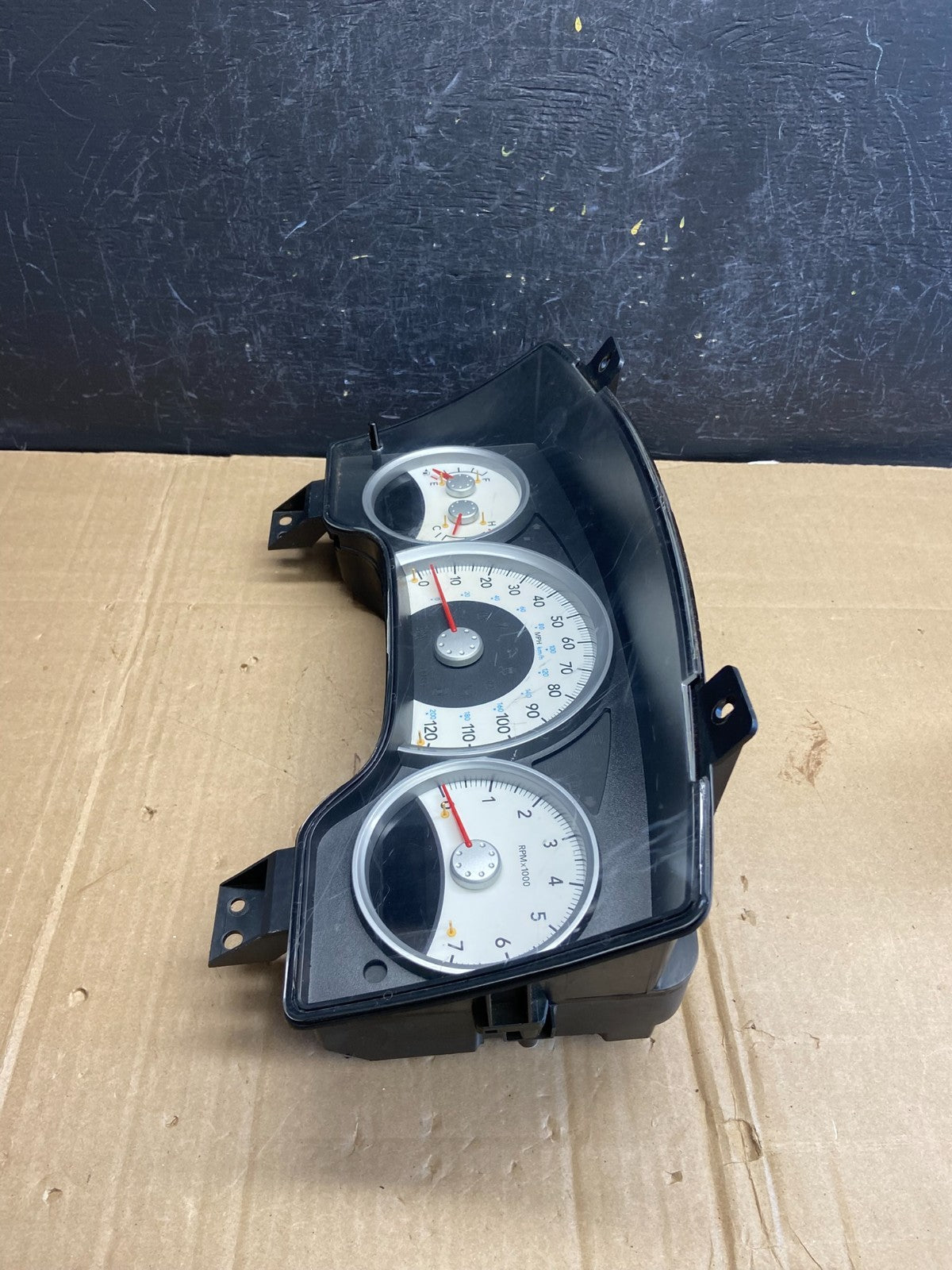 2006 Dodge Durango Speedometer Instrument Cluster Gauge AD2154 DG2