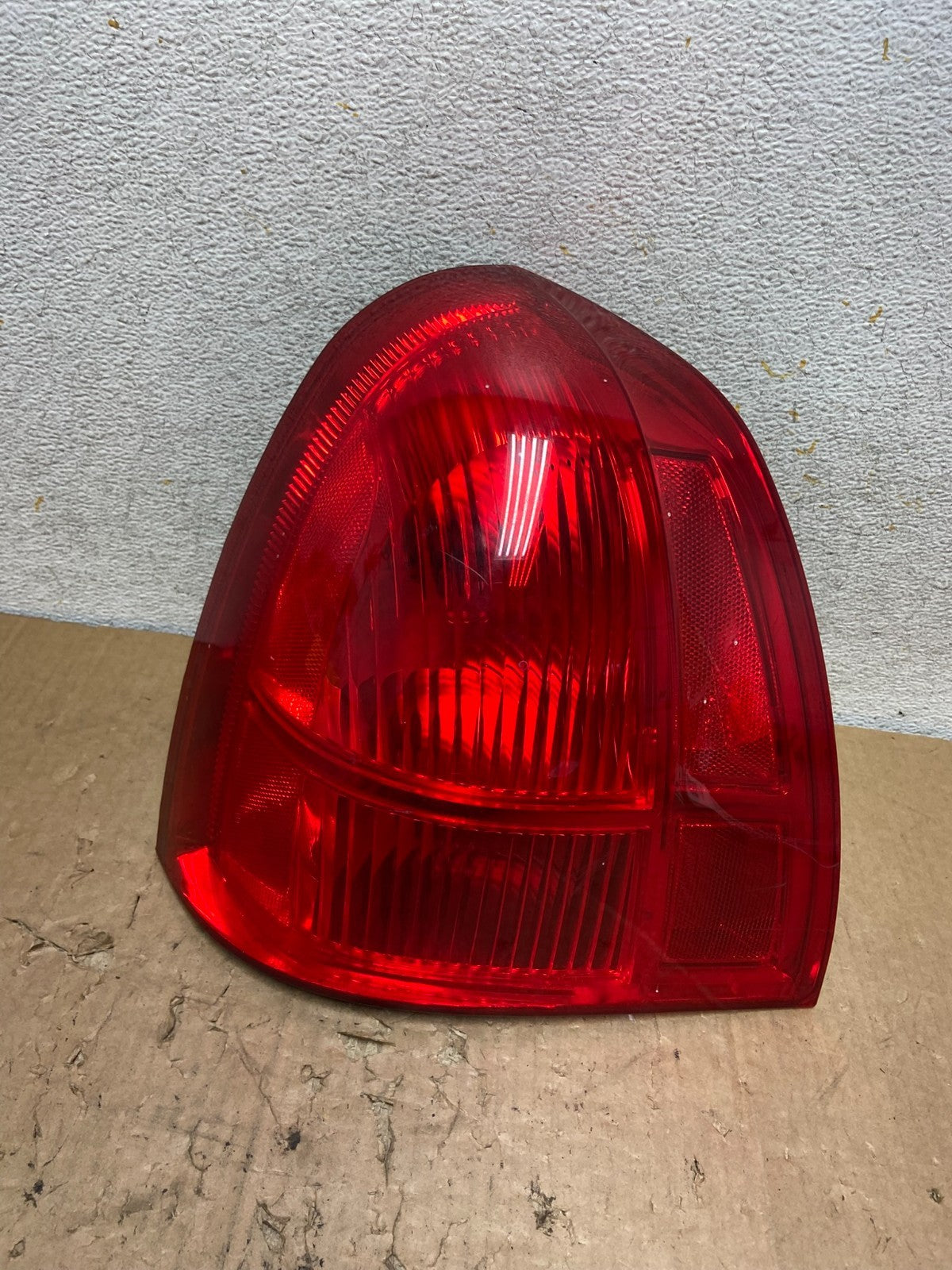 2003 to 2011 Lincoln Town Car Left Driver Lh Side Tail Light AI9268 LK0