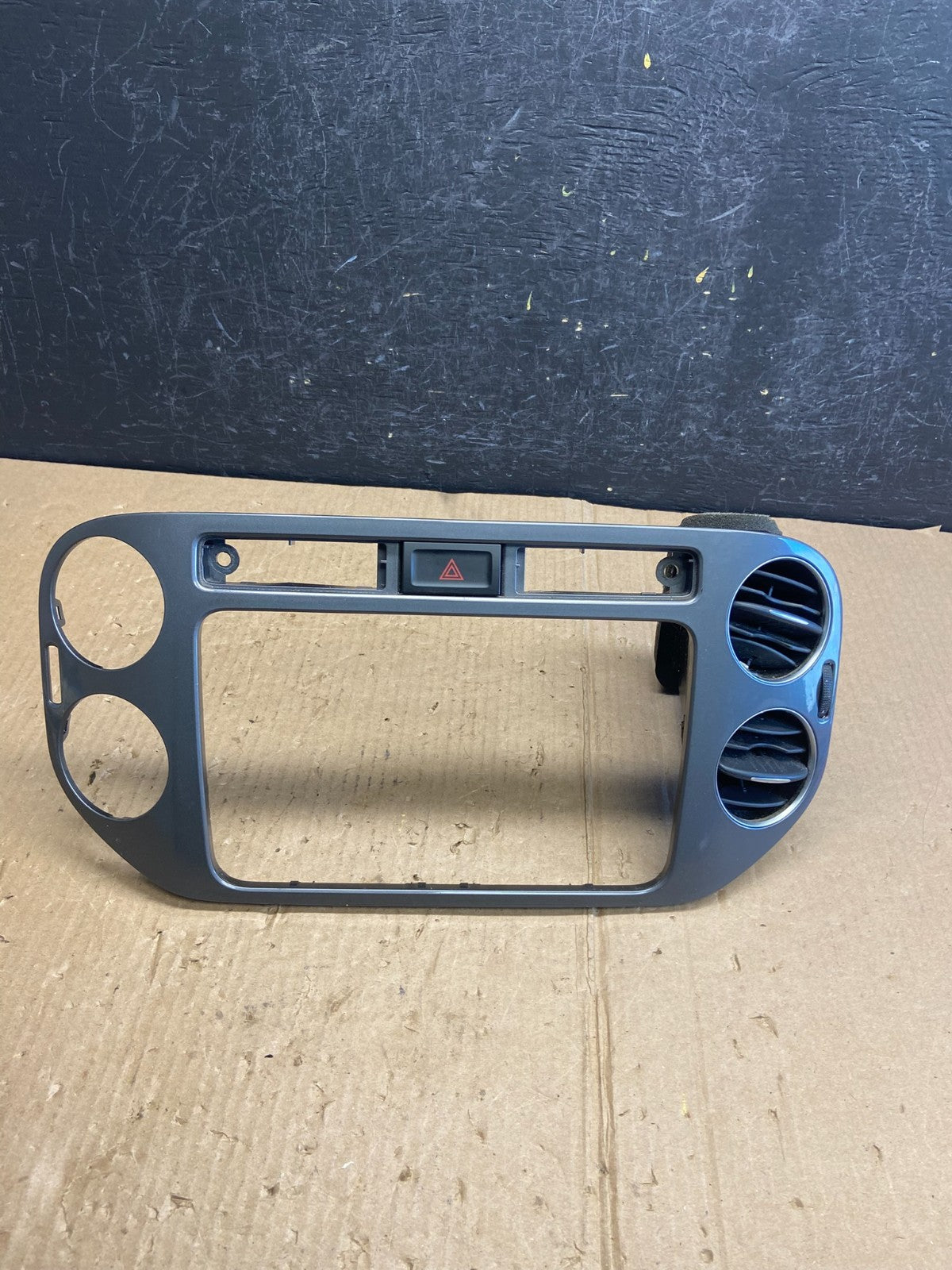 2012 to 2017 Volkswagen Tiguan Center Dashboard Radio Bezel Trim ae4044 DG0