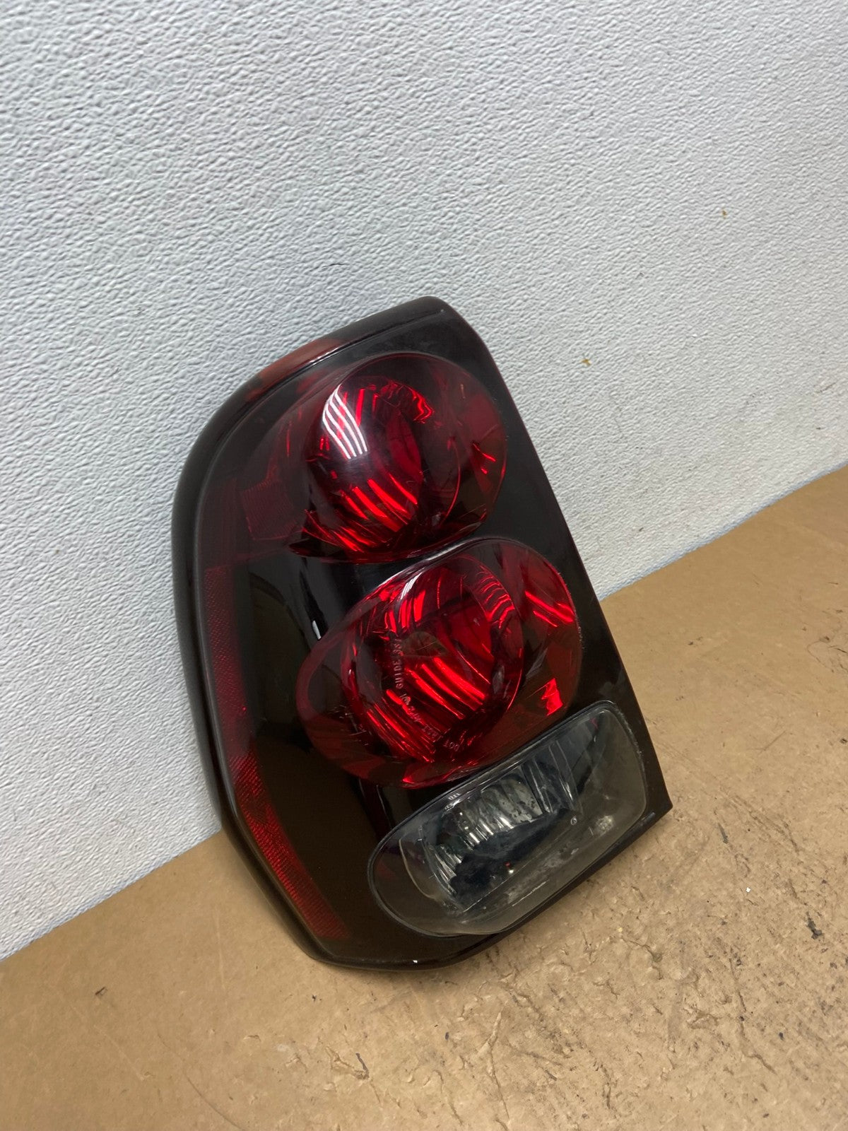 2002 to 2009 Chevrolet Trailblazer Left Driver LH Side Tail Light AD0541 LK2