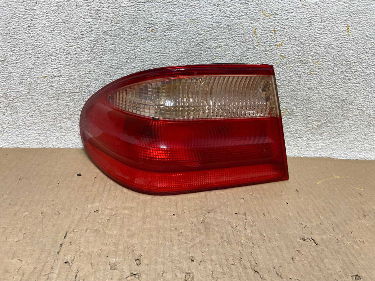 2000-2002 Mercedes-Benz E-Class E430 E320 Left Driver LH Tail Light AH5983 LK0