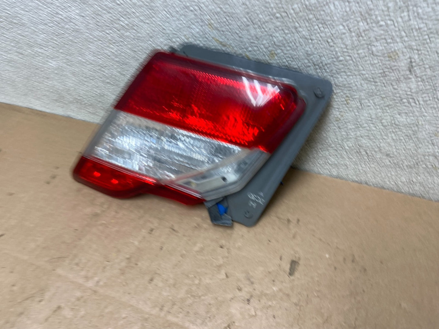 2011 2012 2013 Infiniti M37 M56 Right Passenger RH Inner Tail Light Y2881 DW1