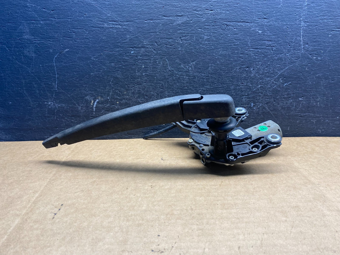 2013-2016 Nissan Pathfinder Back Door Rear Wiper Motor Wiper Blade ad7505 DG3
