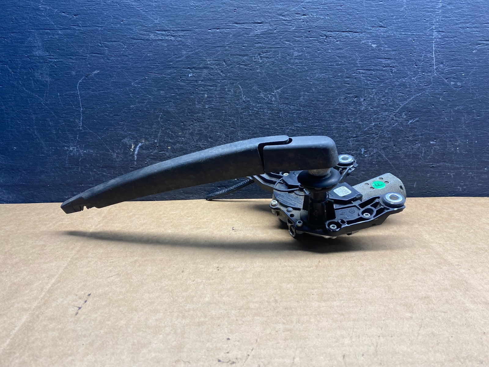 2013-2016 Nissan Pathfinder Back Door Rear Wiper Motor Wiper Blade ad7505 DG3