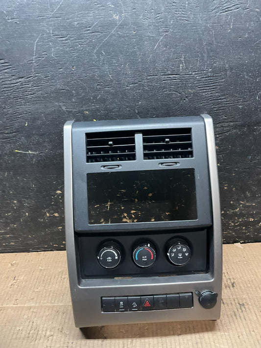 2008 to 2012 Jeep Liberty Dash Climate Temperature Control Radio Bezel Y6229 DG0