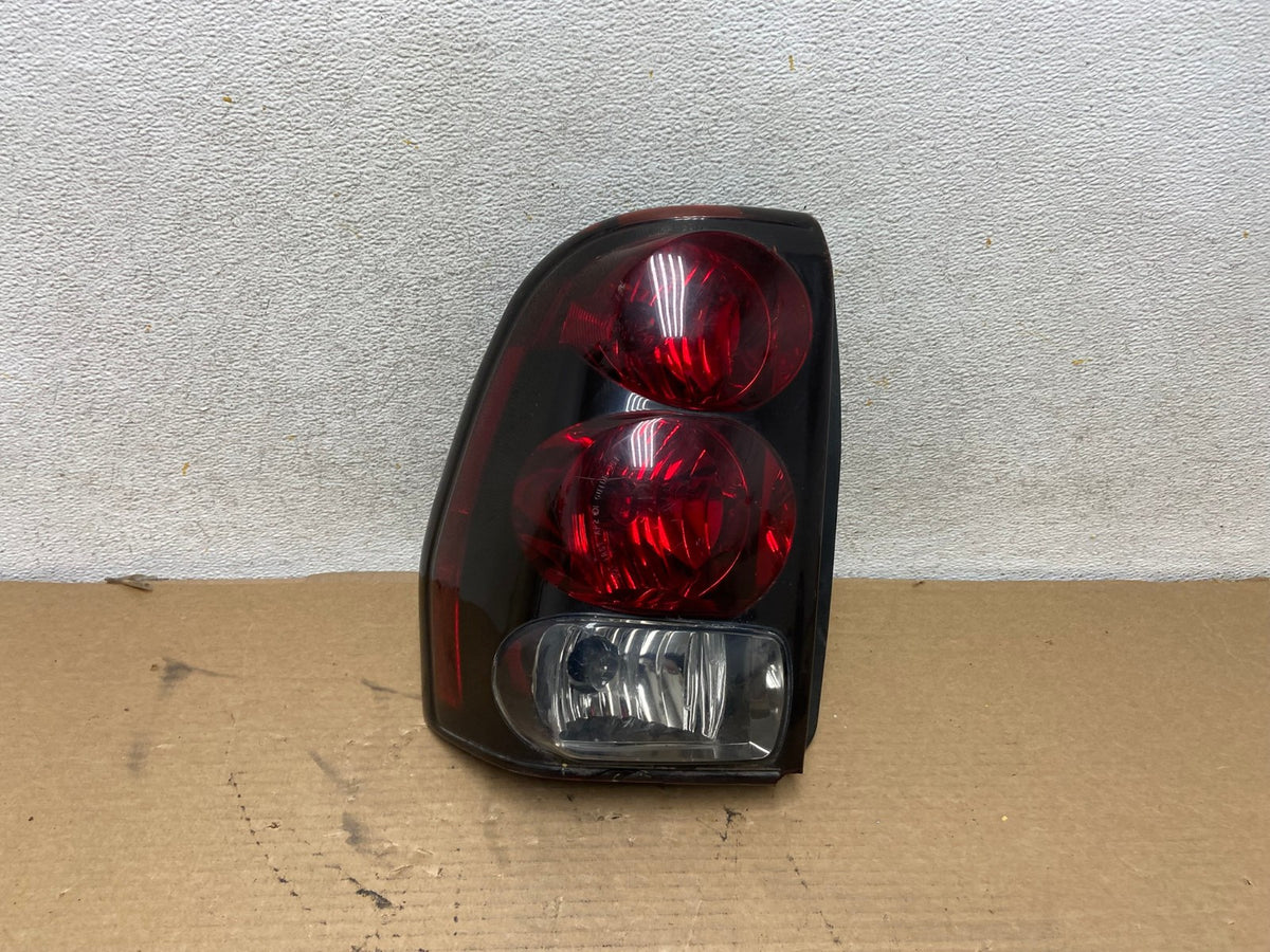 2002 to 2009 Chevrolet Trailblazer Left Driver LH Side Tail Light AH4278 LK0