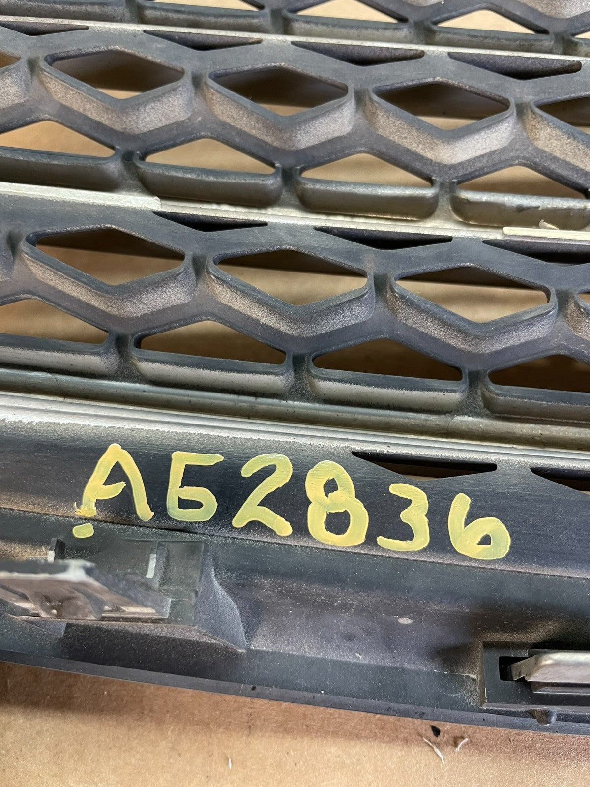 2009 to 2011 Nissan Maxima Front Upper Grill Grille AG2836 DW6