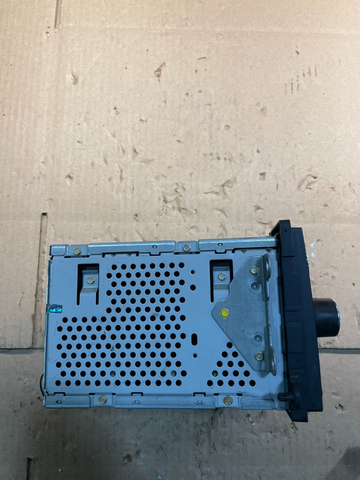 2008 - 2009 Ford Taurus X AM FM Radio MP3 6 Disc CD Player Auxiliary v8746 DG3